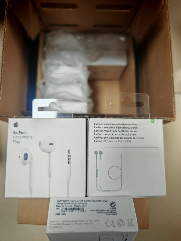 OEM Original Apple Earpods With 3.5mm Plug A1472 MD827 Original Apple Headphones