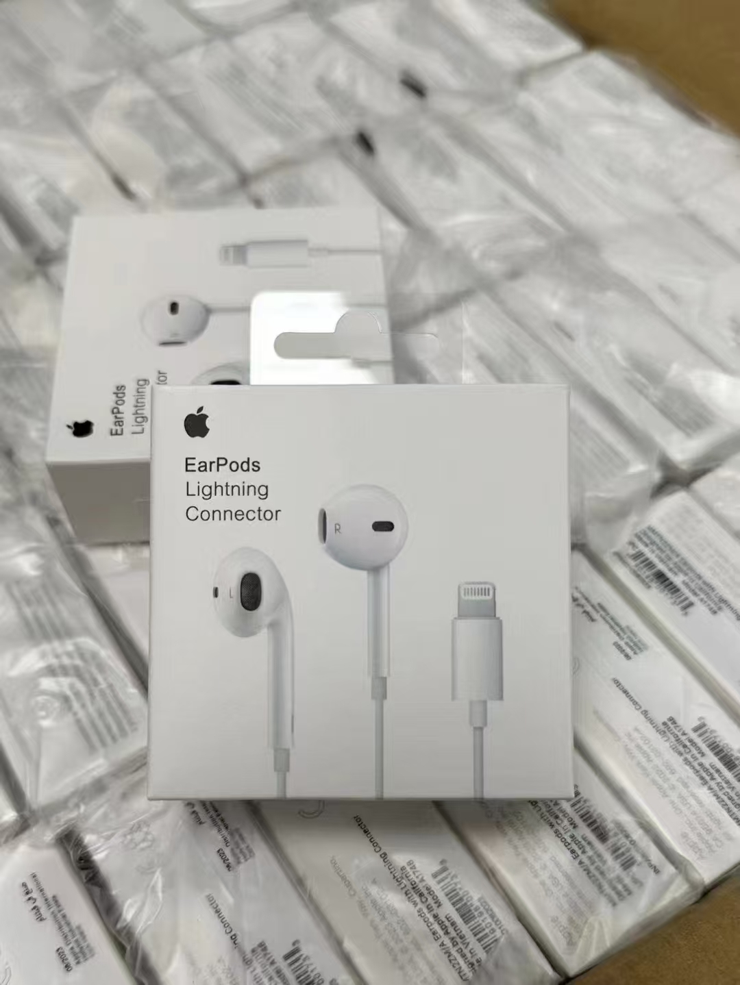 MMTN2 A1748 Lightning Apple Earpods Water Resistant Comfortable Smooth Operation